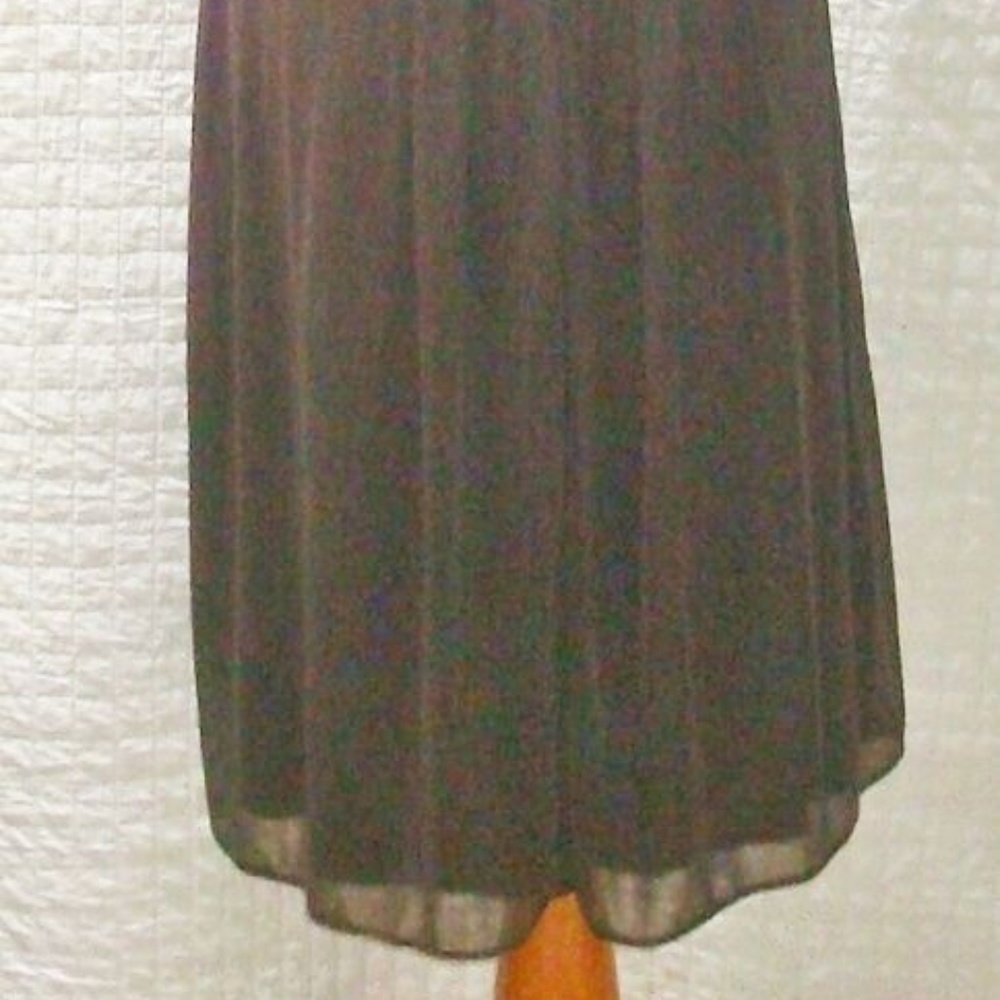 David's Bridal Short Crinkle Chiffon Brown Dress with Front Cascade Size 10 - Picture 8 of 9
